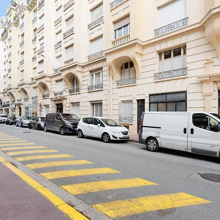 Romy Yourhosthelper كان