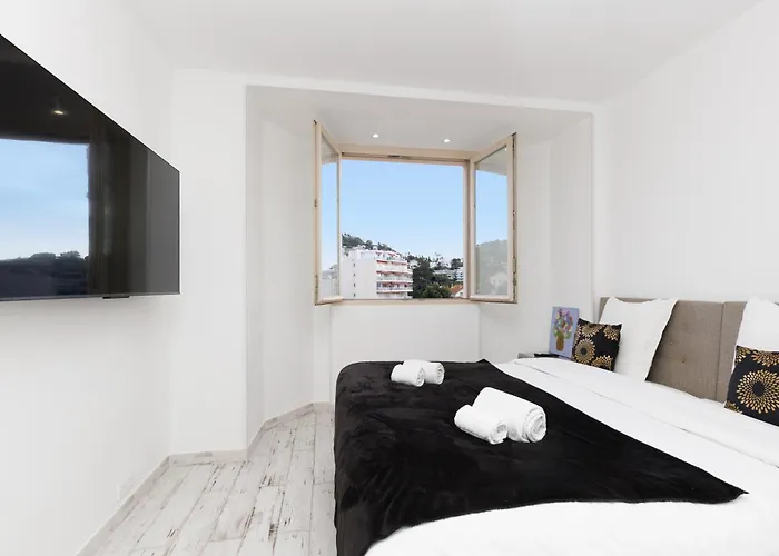 Romy Yourhosthelper *