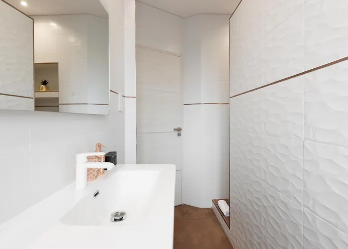 Romy Yourhosthelper شقة *